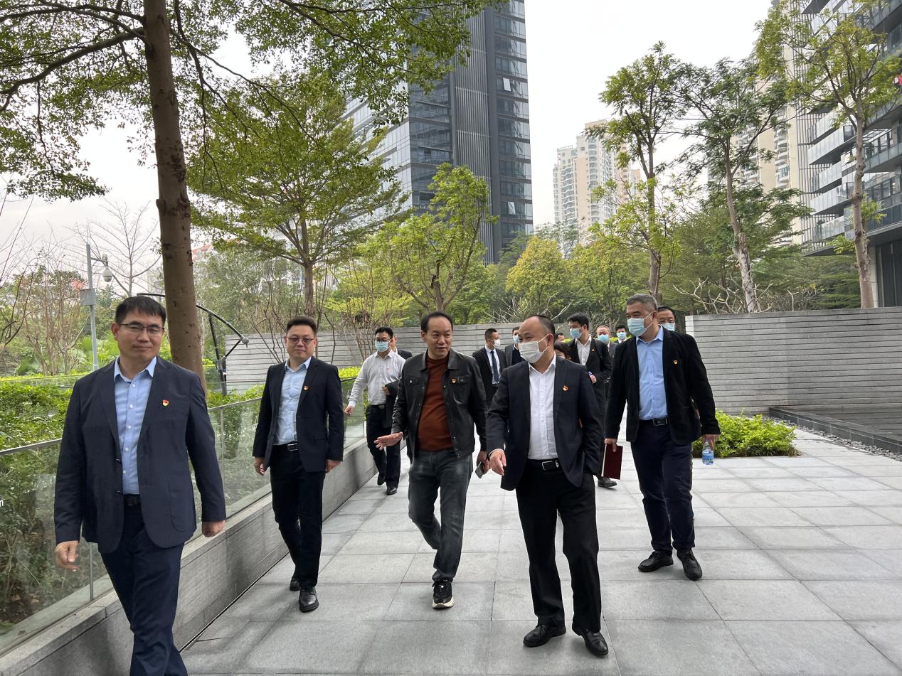 黨建引領(lǐng)物業(yè)服務(wù)行業(yè)高質(zhì)量發(fā)展 南山區(qū)物業(yè)管理指導(dǎo)委員會促進聯(lián)合會黨委與華僑城物業(yè)(集團)聯(lián)合開展主題黨日活動